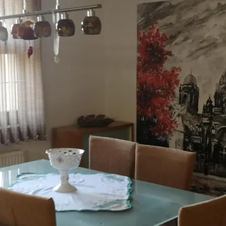 Hotello Apartmanhaz Es Panzio Apartment