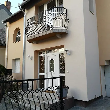 Apartment Hotello Apartmanhaz Es Panzio