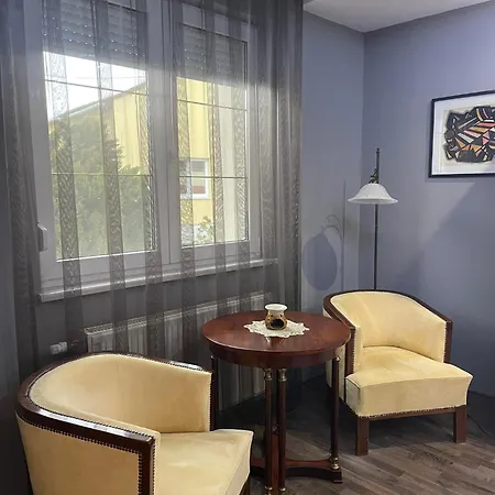 Hotello Apartmanhaz Es Panzio