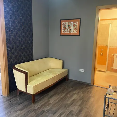 Apartment Hotello Apartmanhaz Es Panzio *