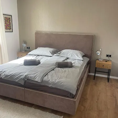 Lägenhet Hotello Apartmanhaz Es Panzio *