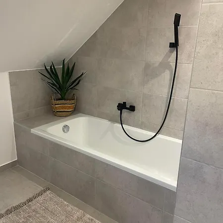 Hotello Apartmanhaz Es Panzio