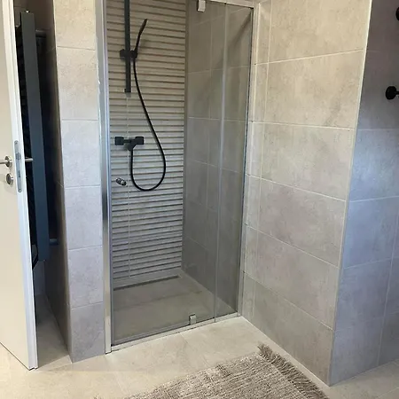Hotello Apartmanhaz Es Panzio Apartment *